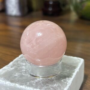 Rose quartz sphere with asterism